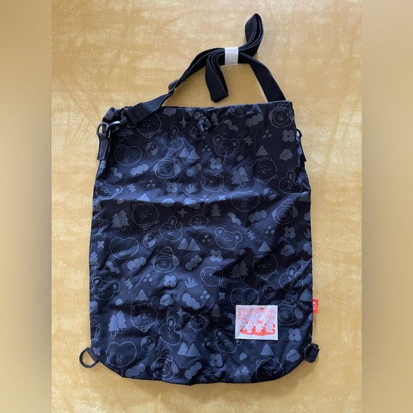 BT21 Linefriends Green Planet Pattern Shoulder Bag - Picture 1 of 6